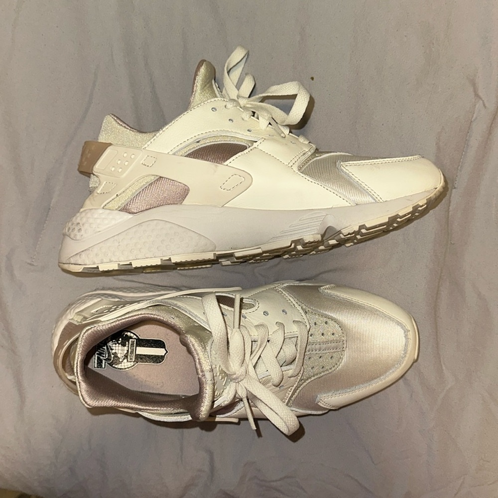 nike women’s air huarache sail fossil stone